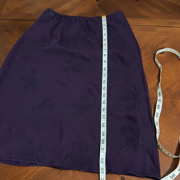 Lavender Brand Dark Purple Skirt with Textured Design Woman Size Medium - Picture 10 of 10